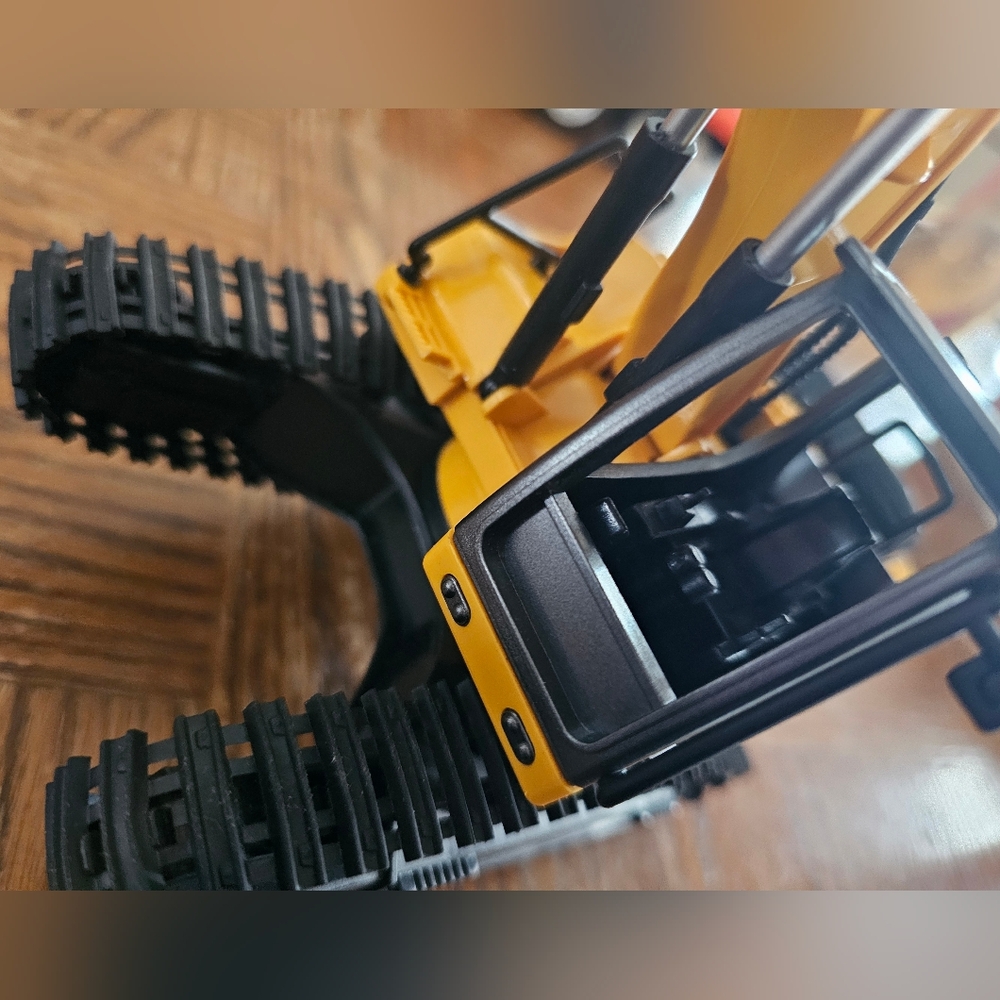 Remote Control Constrution Set - Picture 3 of 13